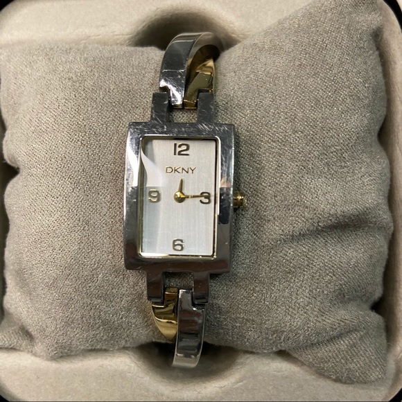 DKNY 90’s Style Women’s Watch - Picture 4 of 7